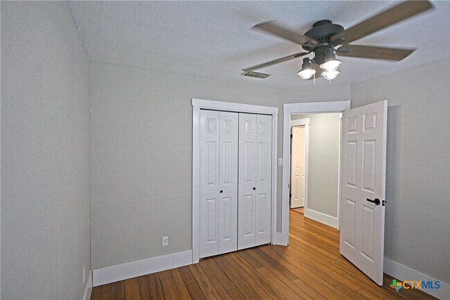 Building Photo - 953 River Bank