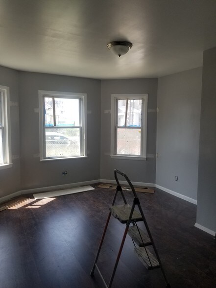 Building Photo - 9721 S Ave L