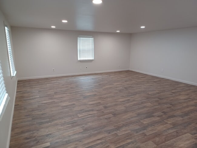 Building Photo - 78 Farragut St