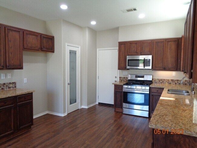 Building Photo - 2739 Garnet Ln