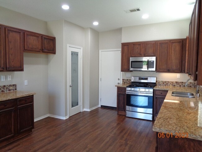 Building Photo - Beautiful 2 Story Home Offering 2548 sq. ft. and Built in 2005 with 3 Bedrooms plus office/additi...