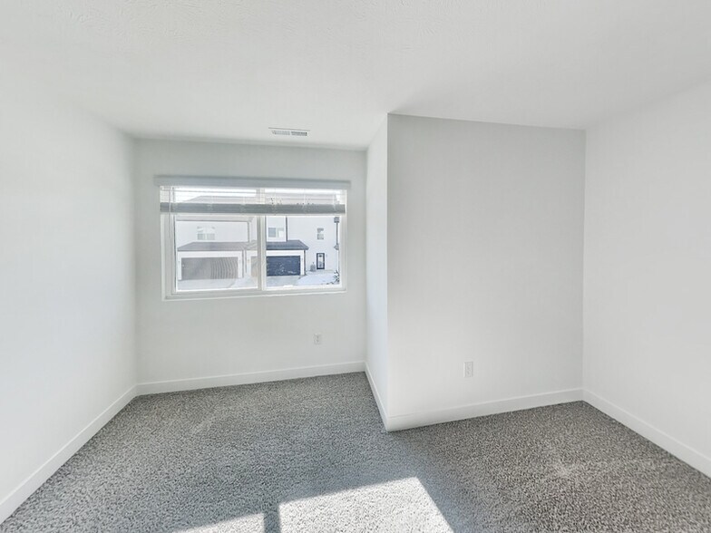 Building Photo - 6199 Rhinecliff Dr