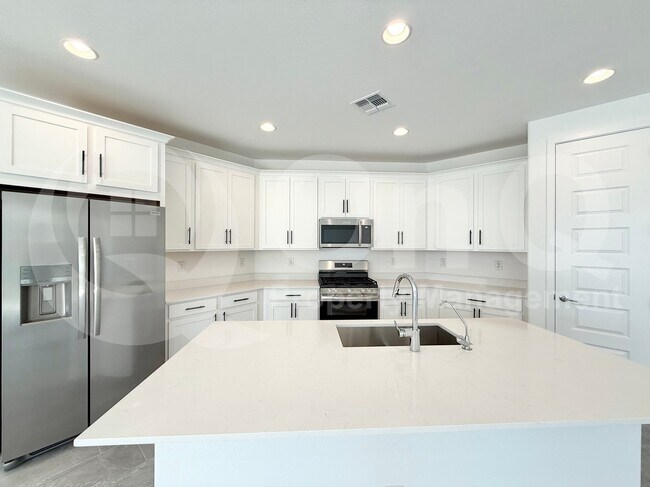 Building Photo - 9543 W Avalon Dr