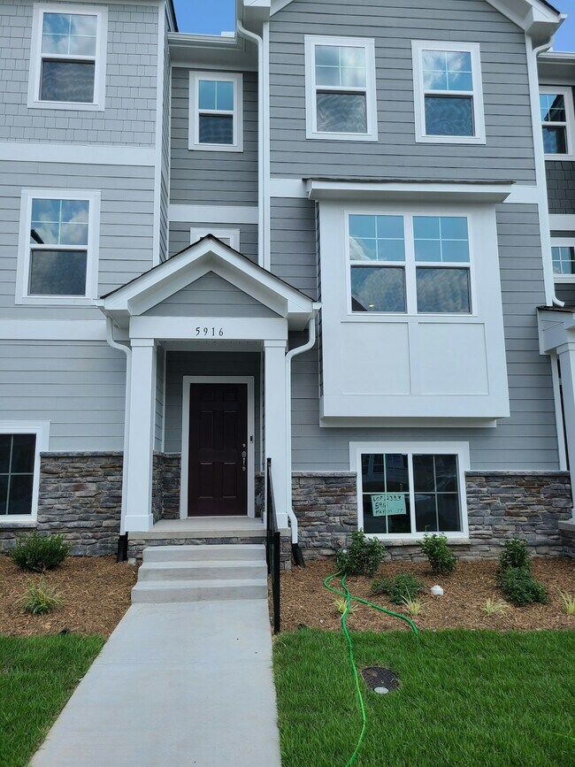 Building Photo - 5916 Kayton St