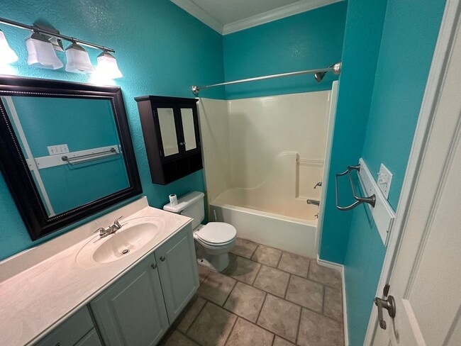 Building Photo - 115 Suncrest