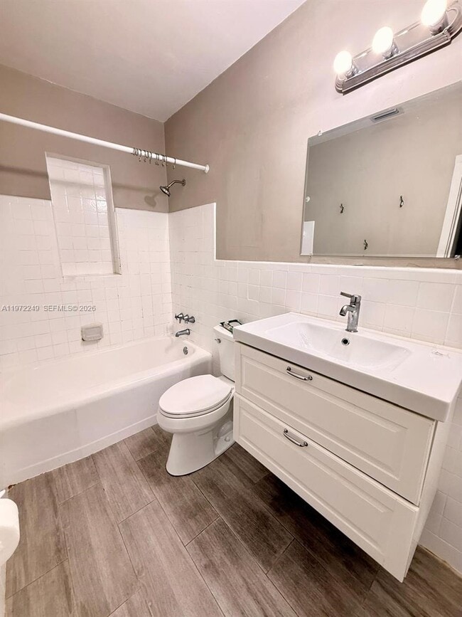 Building Photo - 1151 NE 18th St