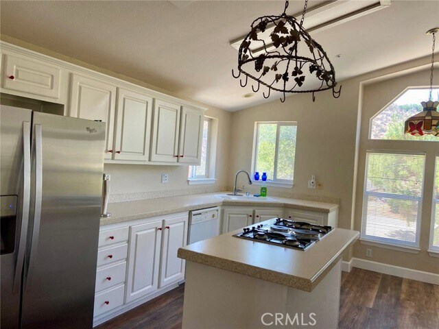 Building Photo - 2445 Helen Rd