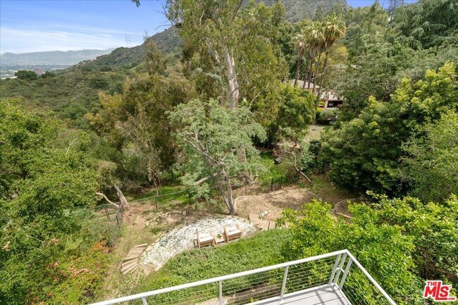 Building Photo - 3074 Lake Hollywood Dr