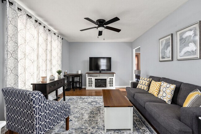 Primary Photo - 2307 E 65th St