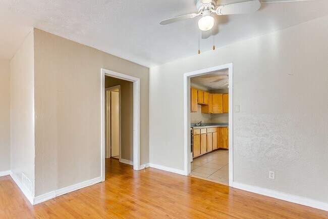 Building Photo - Ready for New Tenants- 2 bedroom 1 bath with an Additional Flex Room  Minutes from TCU- 76109