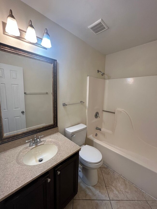 Building Photo - 514 Landview Dr
