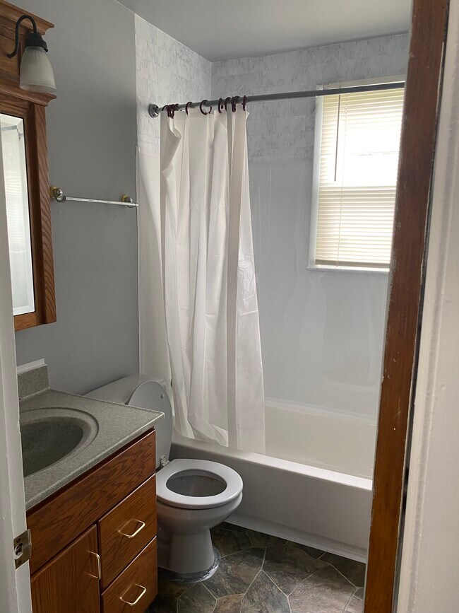 Building Photo - 505 North Rd