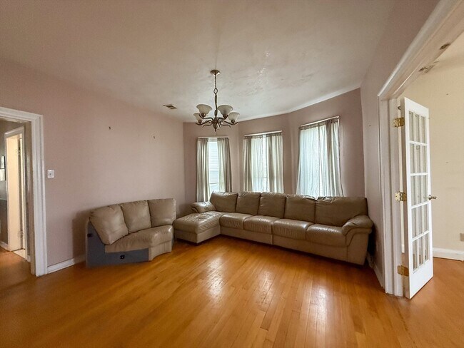 Building Photo - 56 Bowdoin St