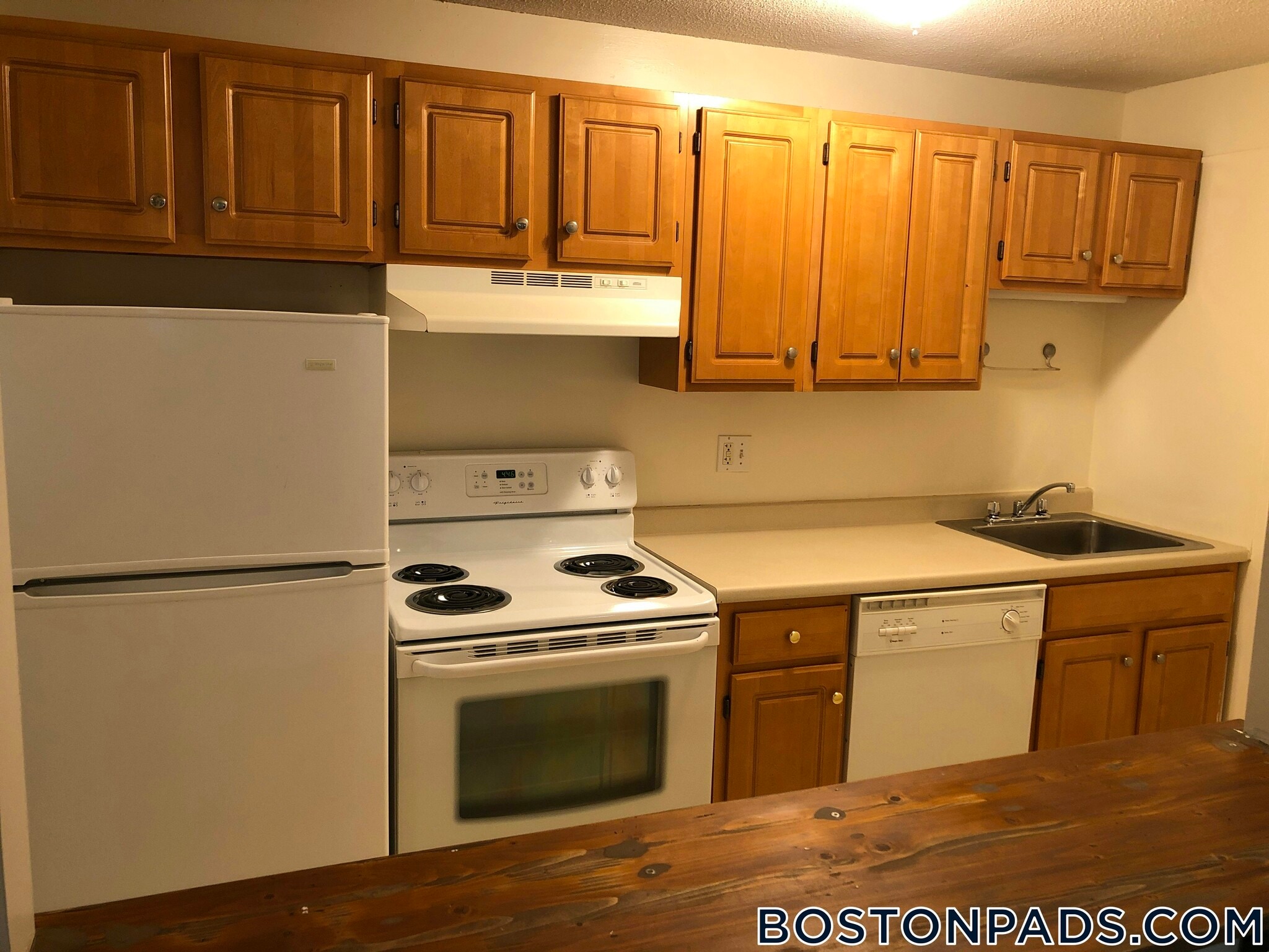 Building Photo - 122 Dustin St