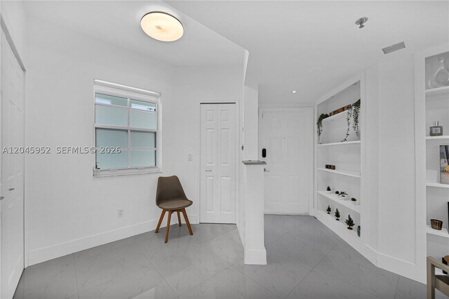 Building Photo - 3245 NE 184th St