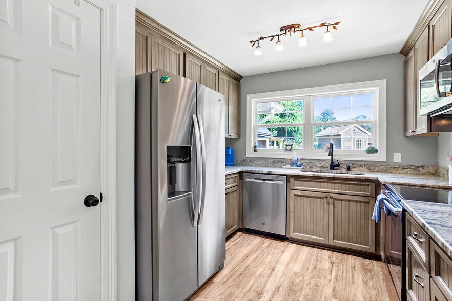 Building Photo - 5012 Deborah St