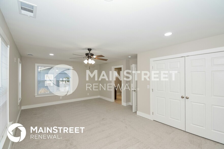 Building Photo - 115 Green Meadow Dr