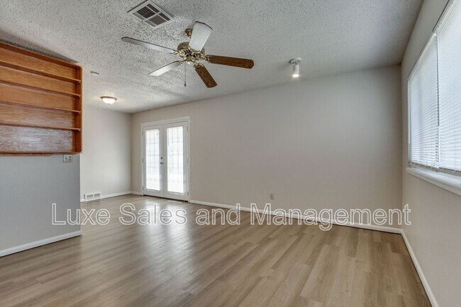 Building Photo - 1805 Melody Dr