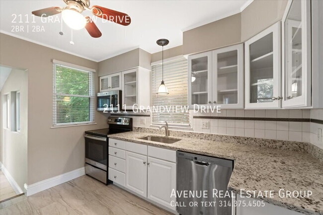 Building Photo - 2111 Grandview Dr