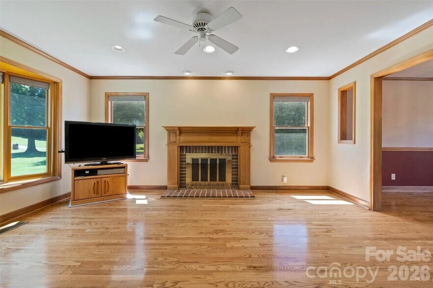 Building Photo - 3010 Eaker Dr