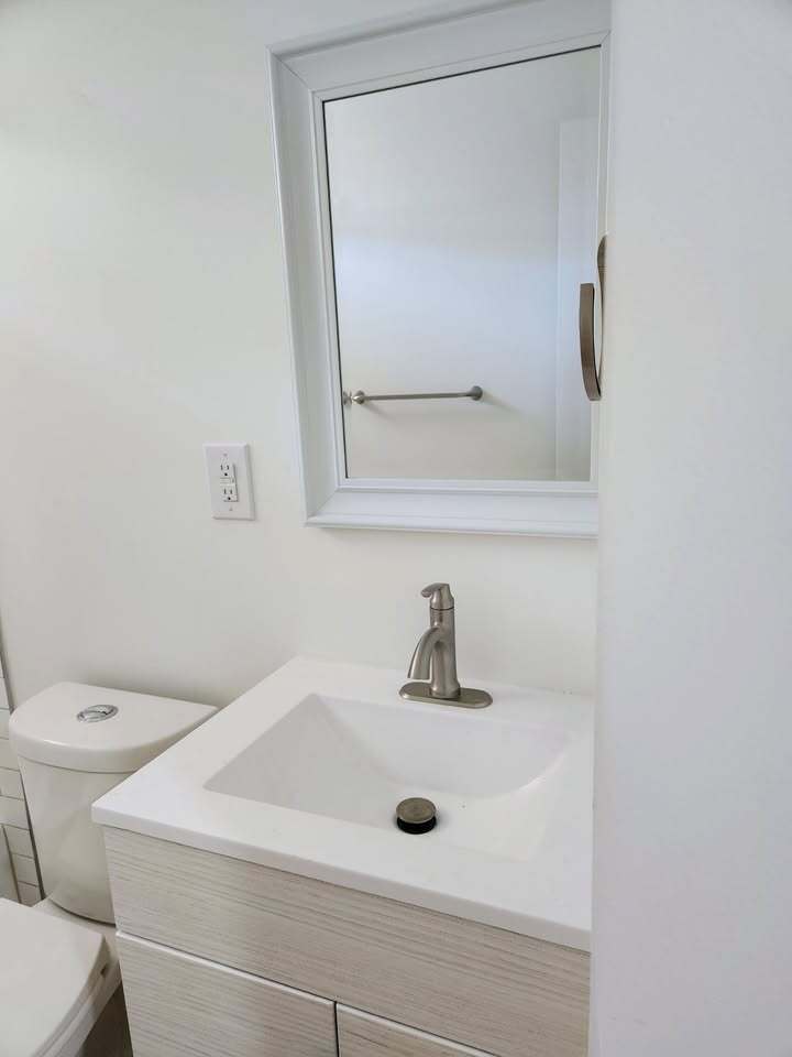 Building Photo - 1013 Rosedale Ave