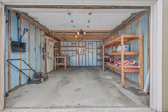 Building Photo - 8624 W Florida Ave