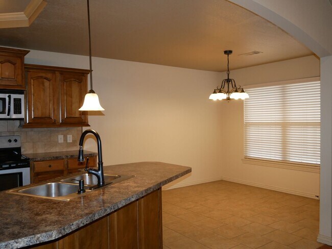 Building Photo - 1216 Bur Pl