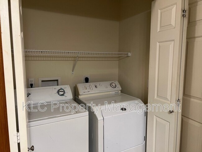 Building Photo - 2323 E Porter Ave