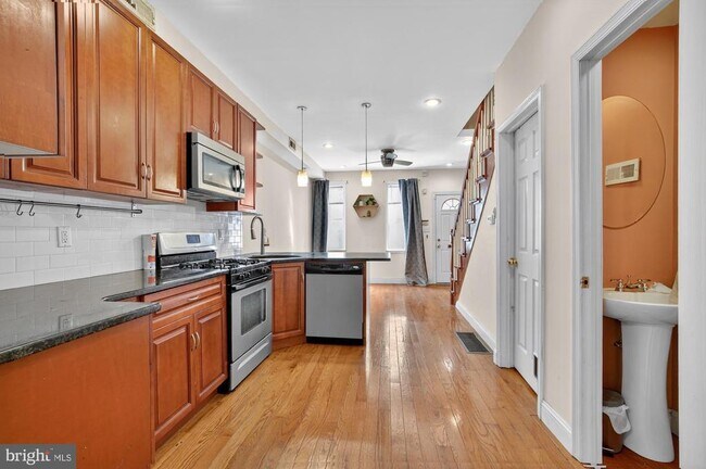 Building Photo - 1304 S Fairhill St