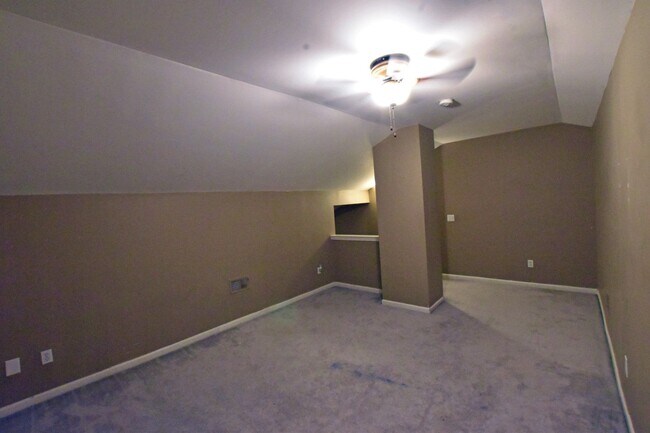 Building Photo - 3-Bedroom, 2-Bath, 2-Car Garage Condo, Ste...
