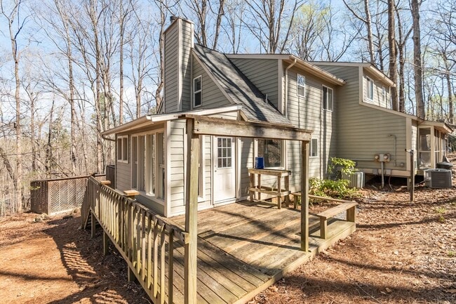 Building Photo - Peaceful on Poplar