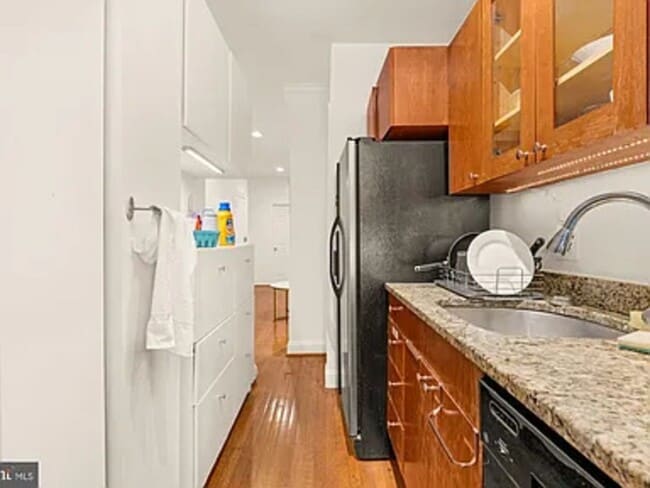 Building Photo - 1835 Mintwood Pl NW