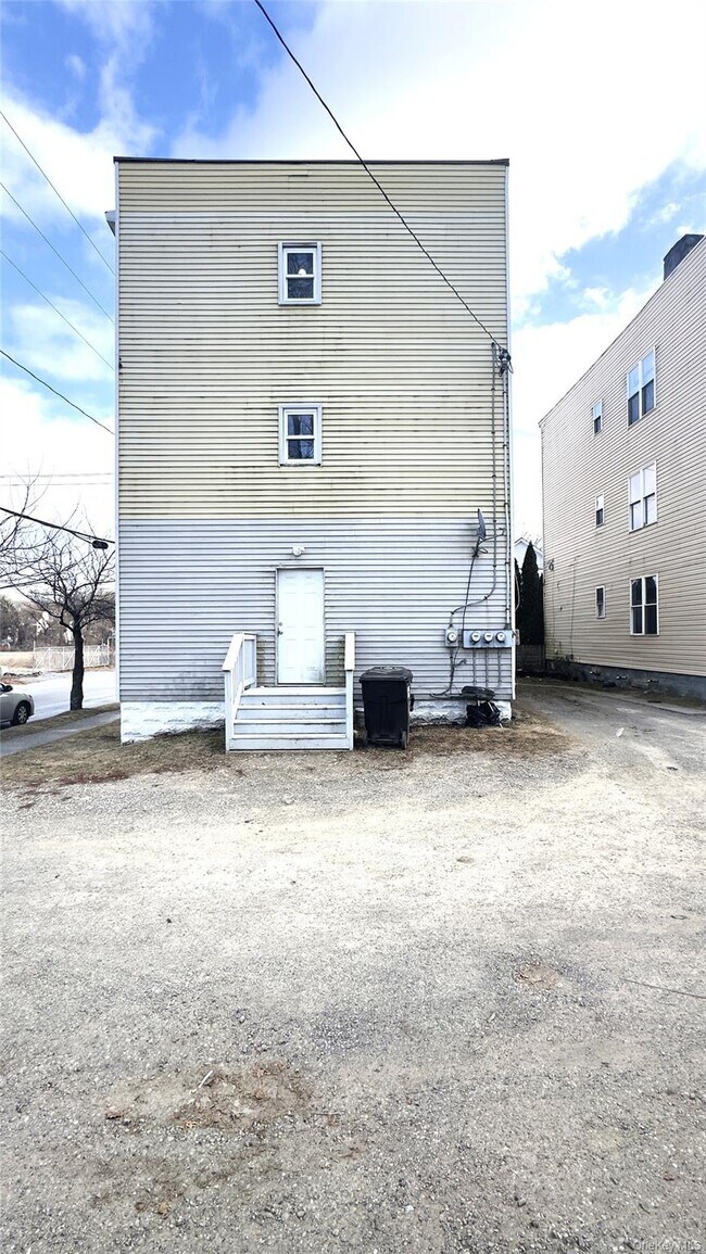 Building Photo - 211 Winnikee Ave