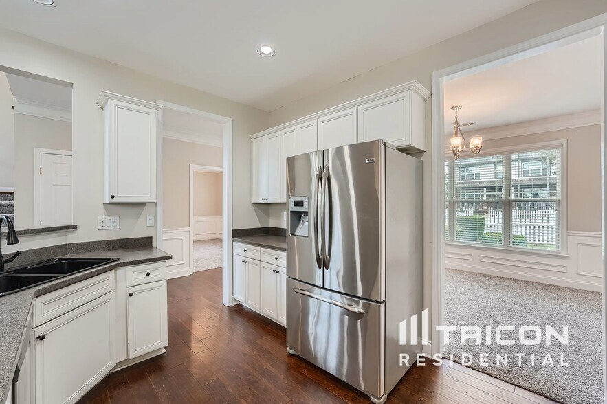 Building Photo - 3819 Stagecoach Ln