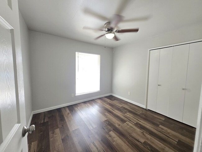 Building Photo - 433 Clearfield Dr