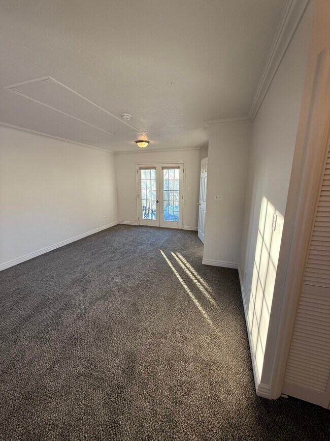 Building Photo - 643 Woodridge Dr