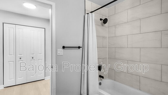 Building Photo - 4434 Trumbull St
