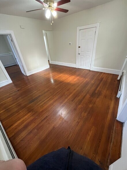 Building Photo - 33 White St