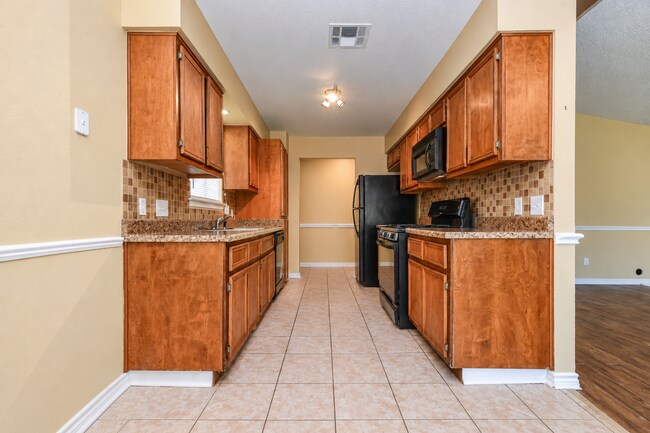 Building Photo - 1147 Royal Crest Dr