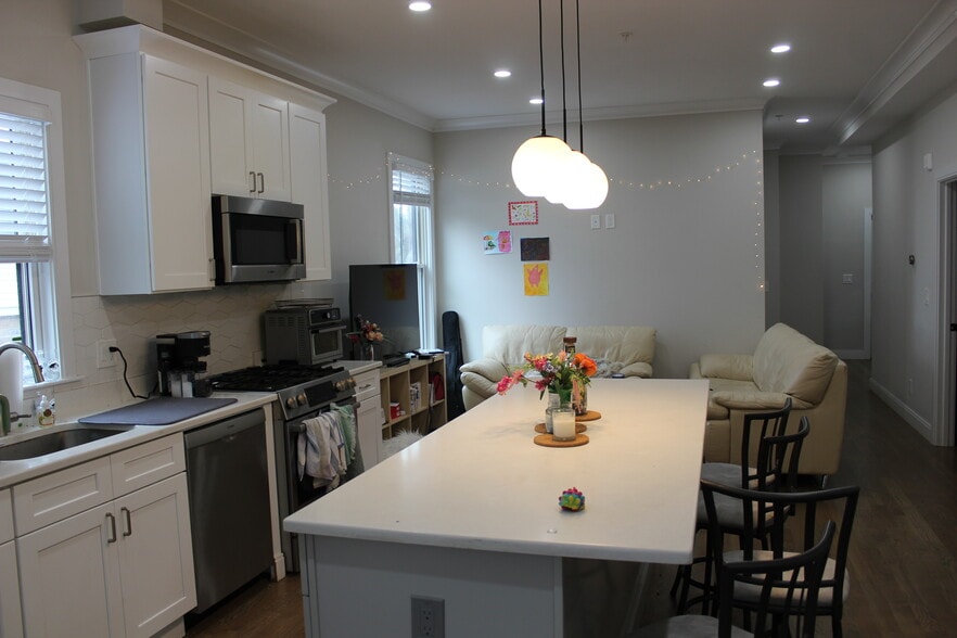 Building Photo - 149 Foster St