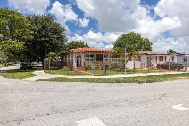 Building Photo - 540 SW 60th Ave