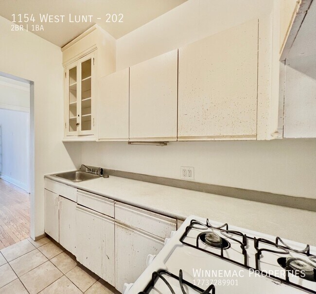 Building Photo - 1154 West Lunt-202