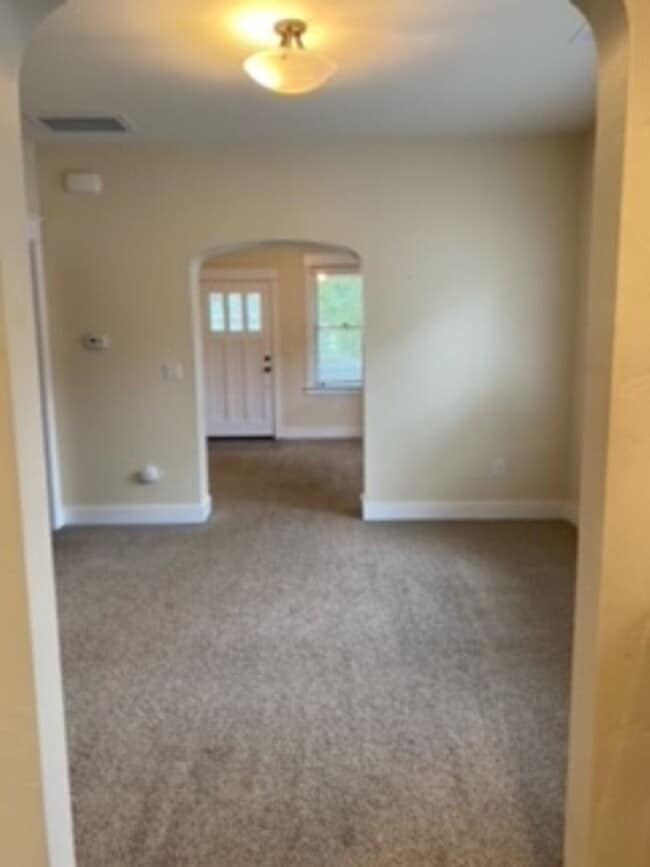 Building Photo - Historic Thomas House – A Rare Rental Opportunity in Petaluma! 2bd/2.5baths West Petaluma