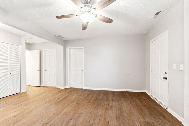 Building Photo - Fully Renovated 2BR Home with Modern Upgra...