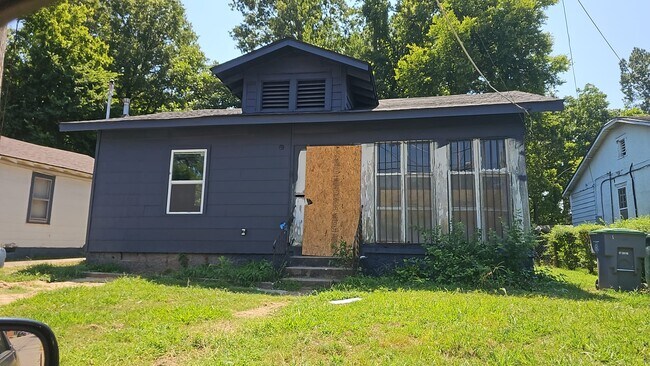 Primary Photo - 2531 Pershing Ave
