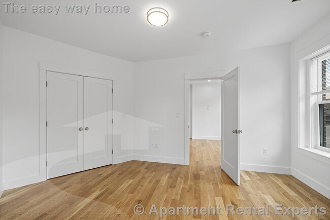 Building Photo - 406 Columbia St