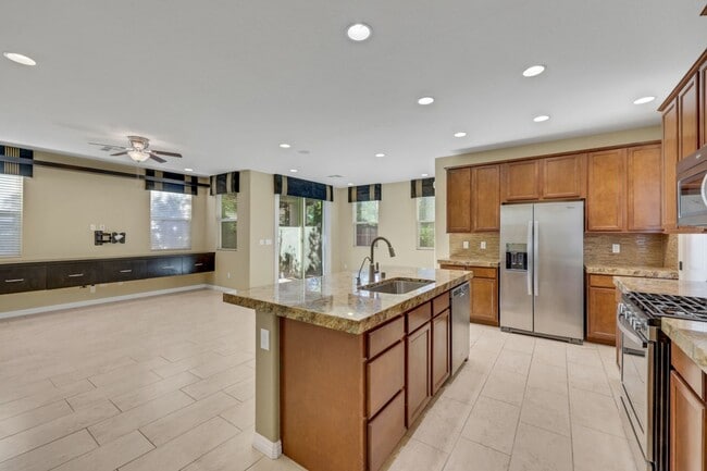 Building Photo - Southern Highlands: Spacious 4-Bedroom Home in a Gated Community with Upstairs Loft, Private Back...