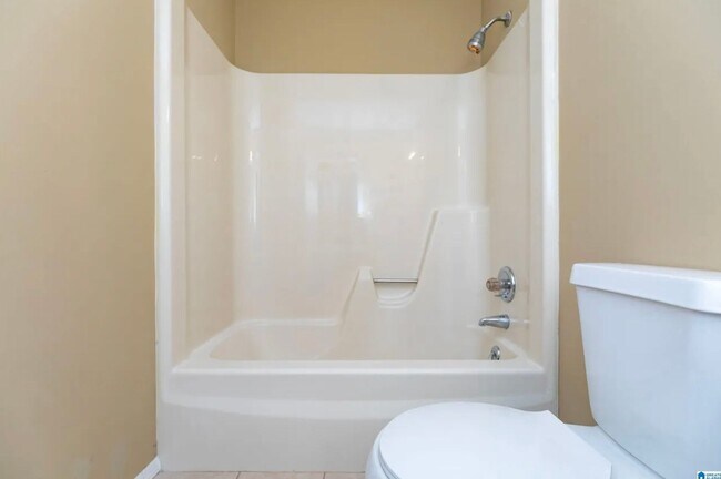Building Photo - 4/2 Adamsville Home