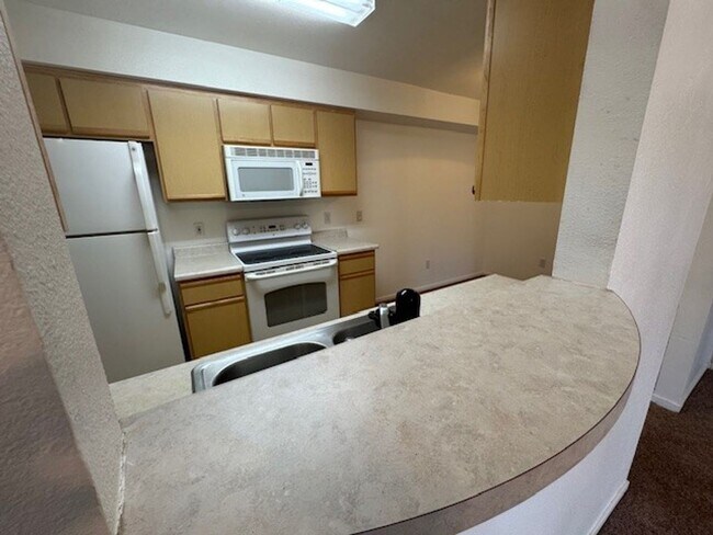 Building Photo - Silver Creek Condo- 2 Bedroom 2 Bath