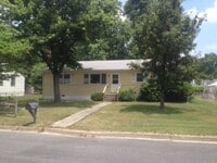 Building Photo - 515 York Ave